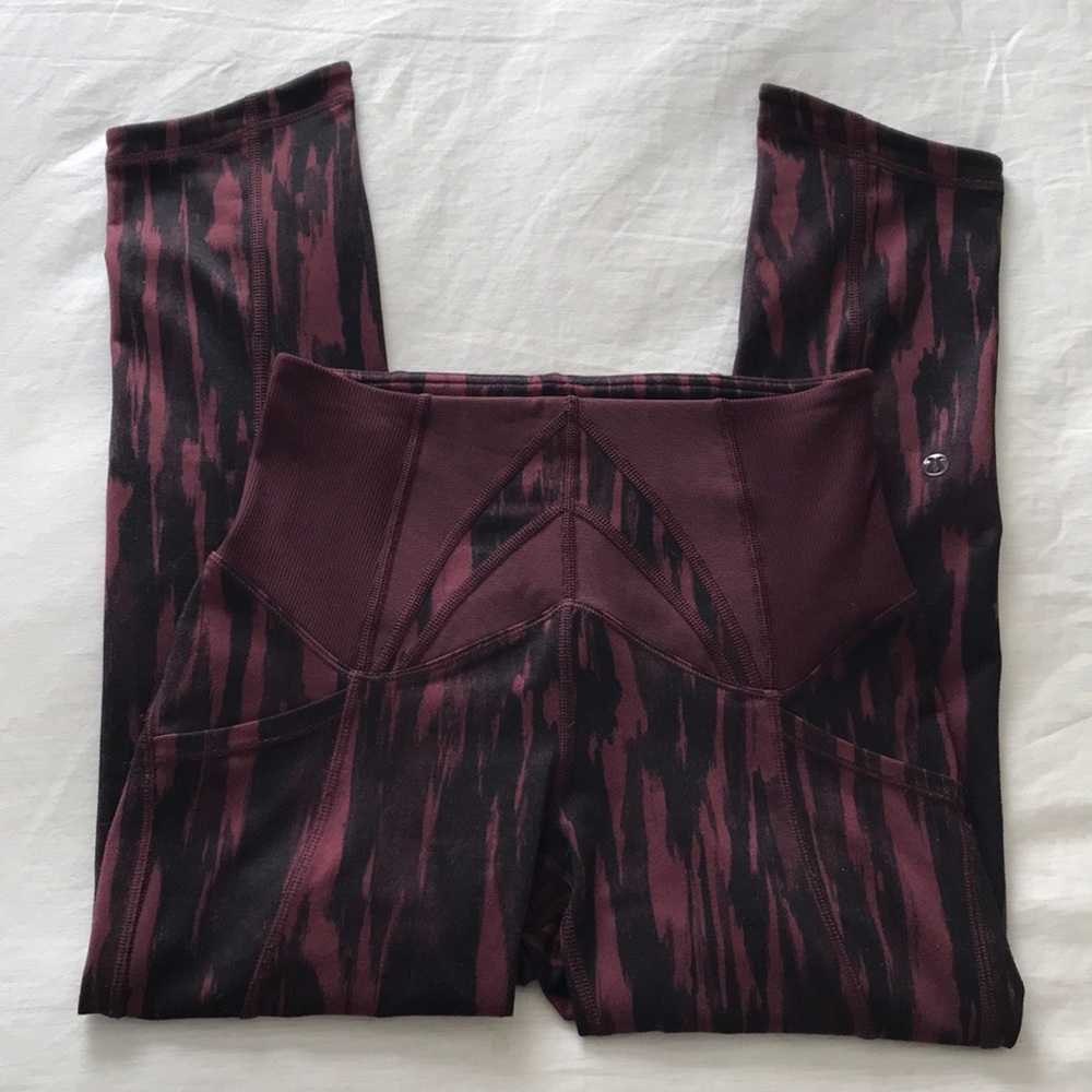 Lululemon Exquisite Crop painted animal